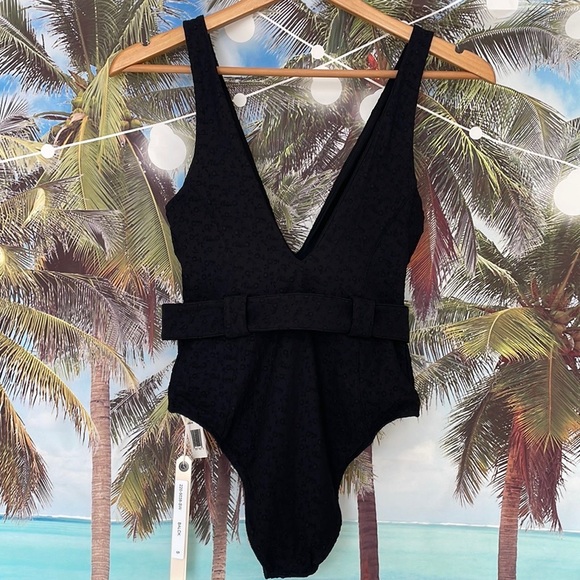 ❌SOLD ❌JONATHAN SIMKHAI
Seaton Lace Up One-Piece Swimsuit - Picture 8 of 11